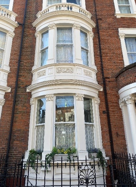 Figure 45 Double height rounded bays to the terrace of 21-33 Petersham Road