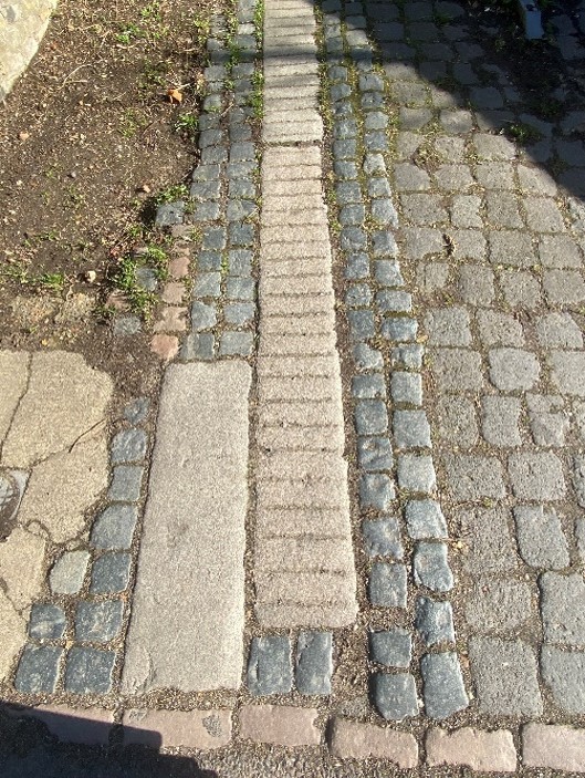 Figure 227 Cobble stones on Petersham Road