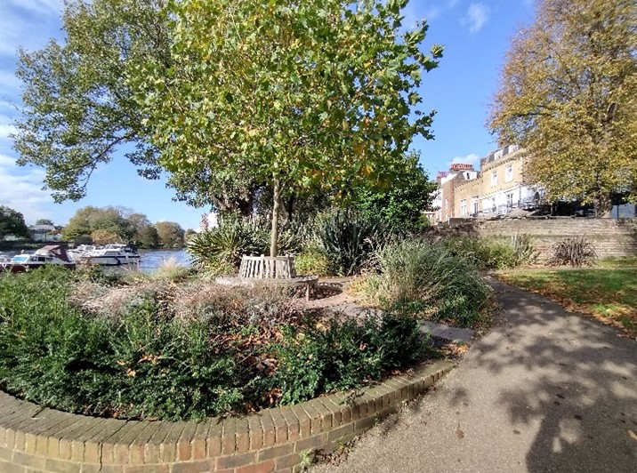 Figure 209 Riverdale Gardens with flower beds