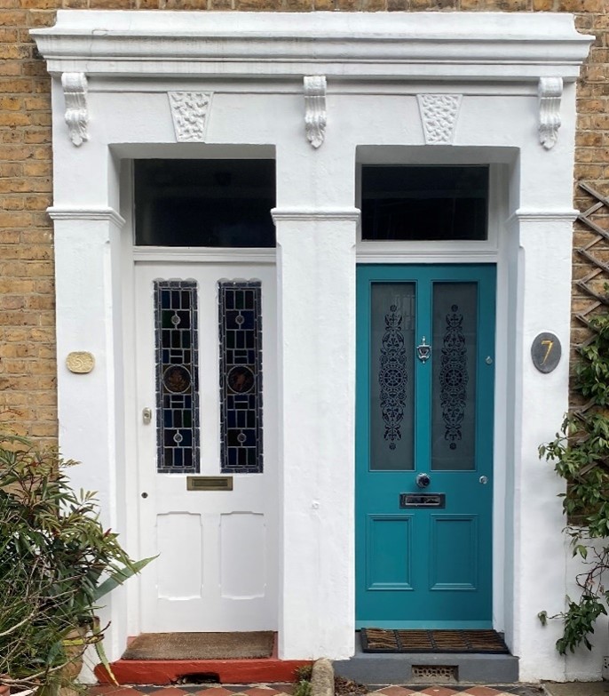 Figure 196 Pair of doorcases in Chisholm Road
