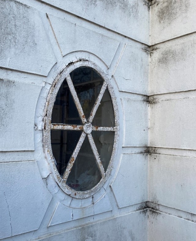 Figure 183 Round steel window at Wick House