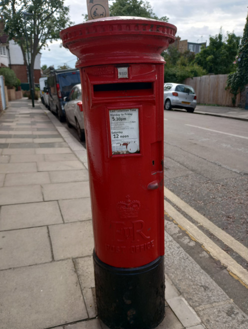 Figure 81: Elizabeth II letterbox outside no.77 Sheen Lane