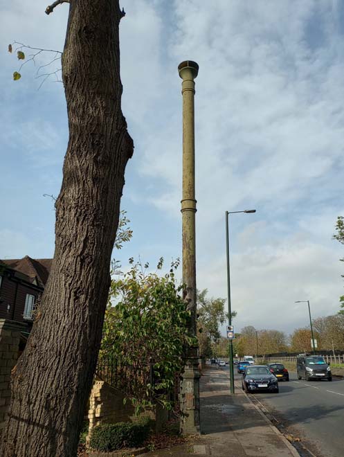 Figure 38: Stink pipe at the eastern end of Hampton Court Road