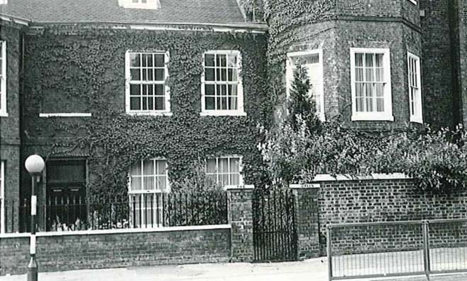 Fig. 44 20-31 The Green, Hampton Court Road west, 1971. Richmond Local Studies Library.
