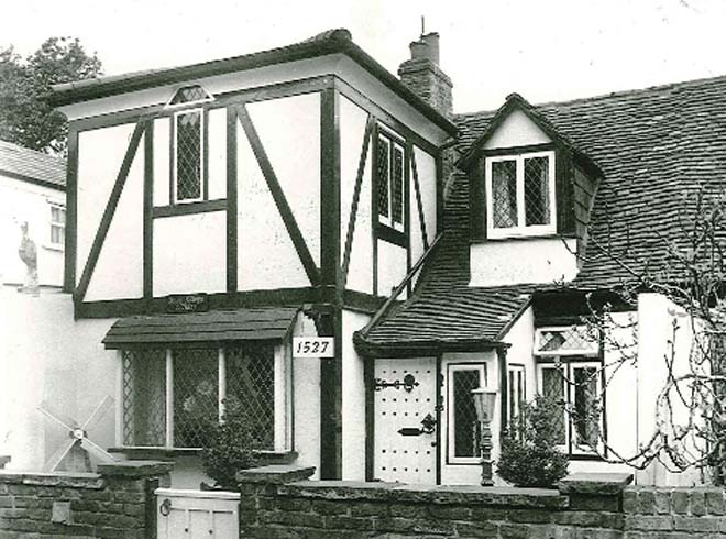 Fig. 53 Anne Boleyn Cottage,1974. Richmond Local Studies Library.