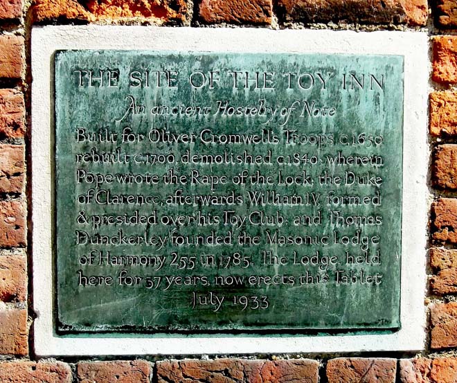 Fig. 89 Toy Inn plaque at the Main Gate of Hampton Court Palace.