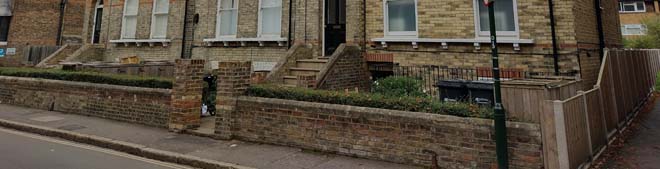 Fig. 65: Low brick boundary wall with low hedges which allow greenery and maintain views into gardens