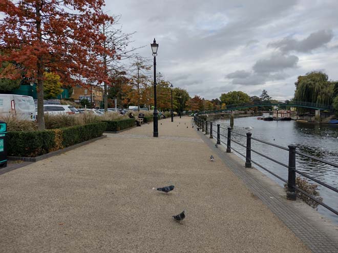 Fig. 89: The embankment is pedestrianised and has a rich variety of landscaping details