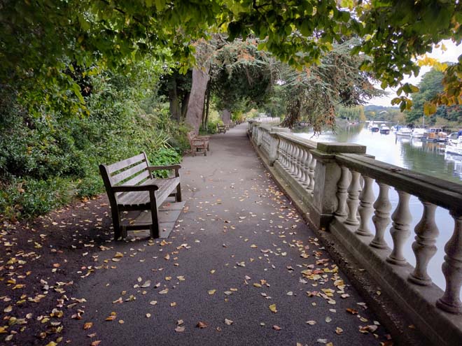 Fig. 117: The Thames Path from within York House Gardens