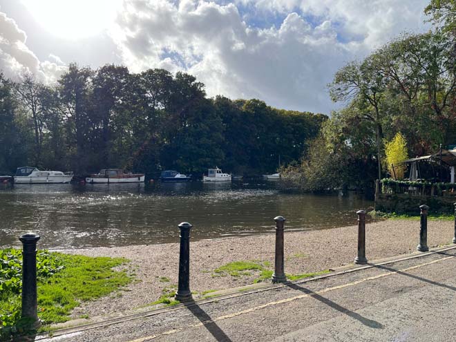 Fig. 101: Slipway with gravelly beach and the north end of Eel Pie Island