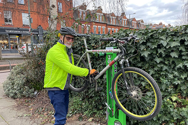 Twickenham Repair Café install new bike repair station