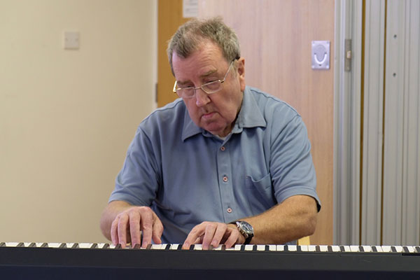 Take part in a free neurological music therapy group
