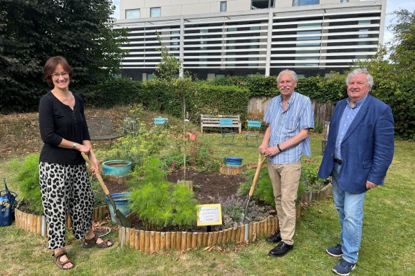 Teddington Library Community Garden receives award for enhancing local environment