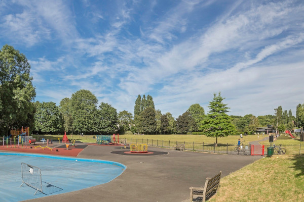 Have your say on new inclusive sports facilities at Kneller Gardens and park opening hours