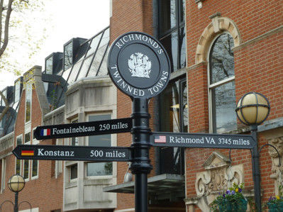 Twinned Towns sign outside Civic Centre