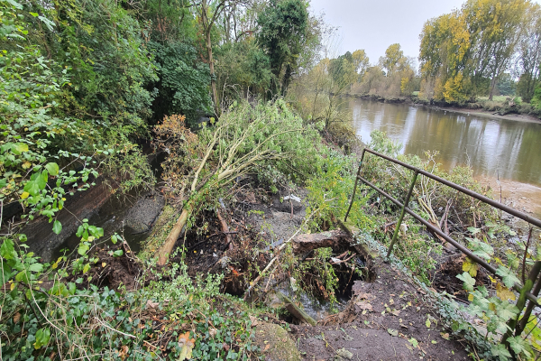 Richmond to Kew towpath closed following collapse